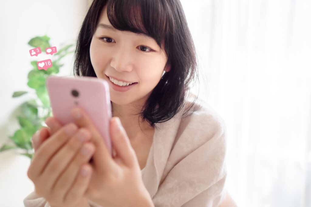 マッチングアプリと婚活パーティーの違い|年代別の選び方を比較